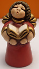 THUN - Angelo rosso con libro - Statuine Presepe Classico - Ceramica - h 6 cm