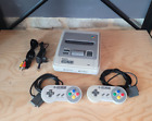 Super Nintendo Entertainment System SNES console PAL con controller e cavi