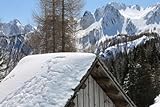 Quadro composito in alluminio 90 x 60 cm: rifugio di montagna con tetto innevato e paesaggio invernale con montagne di neve bianca in Italia settentrionale (98969972)