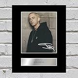Espositore con foto autografata di Eminem