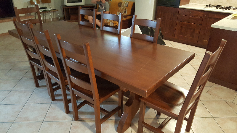 Tavolo legno massiccio più 8 sedie